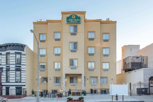 La Quinta Inn & Suites by Wyndham Brooklyn East image 20
