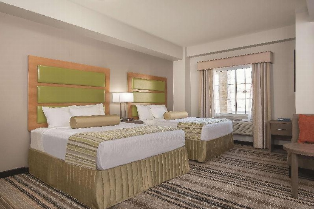 La Quinta Inn & Suites by Wyndham Brooklyn East